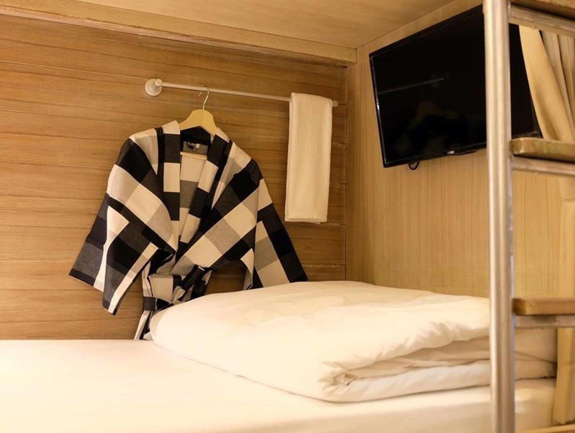 Canale Hostel Бангкок Екстер'єр фото
